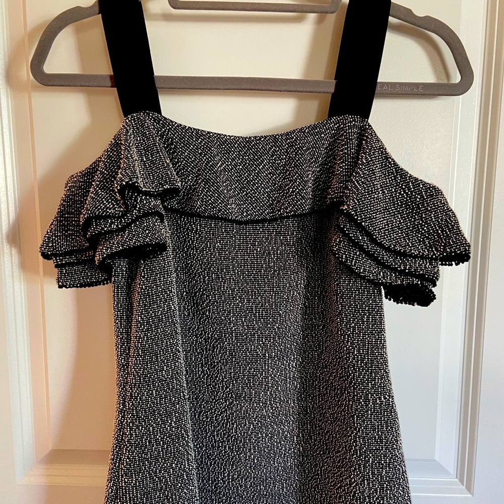 Banana Republic XS cold shoulder ruffle top